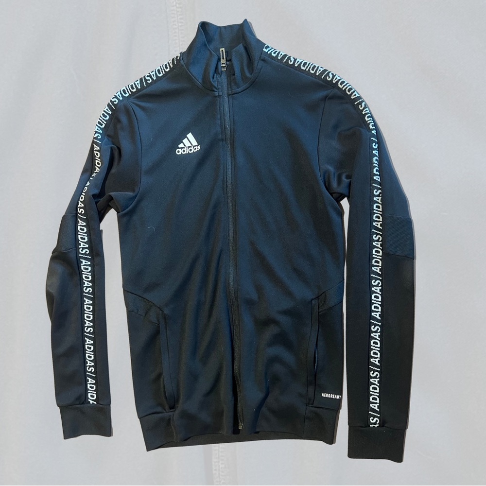 🏃‍♂️ Elevate Your Style: Adidas Black AEROREADY Track Jacket! 🏃‍♀️